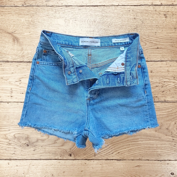 Denim Forum Aritzia Women's The '50s Arlo Short Hi-Rise Medium Wash Denim Shorts - Picture 13 of 16